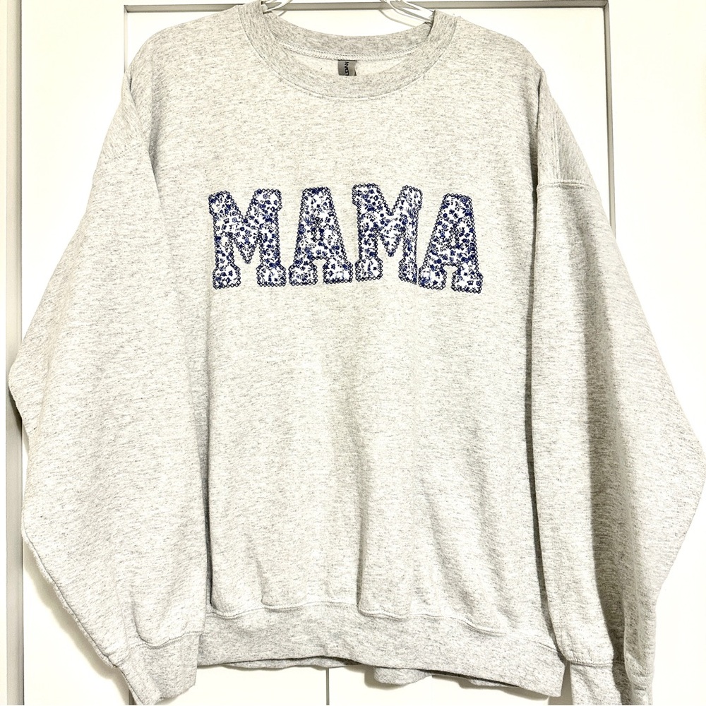 Gildan Light Gray MAMA Crewneck Sweatshirt • XLarge
